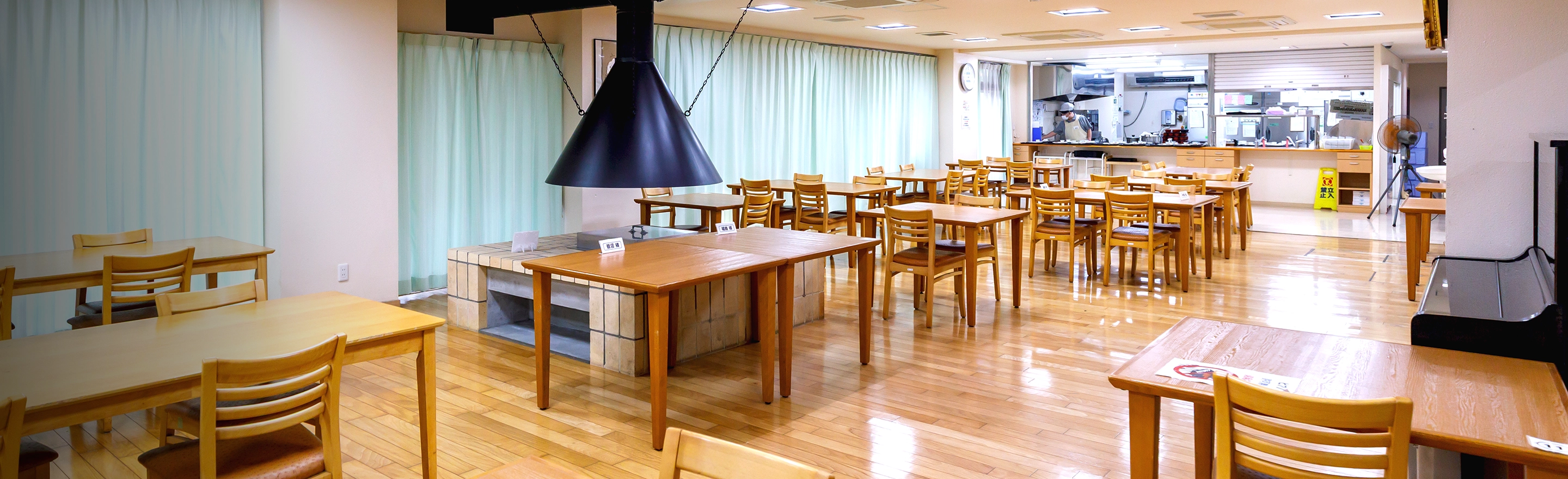 施設内のダイニング風景